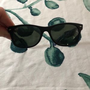 Ray-Ban wayfarer classic sunglasses